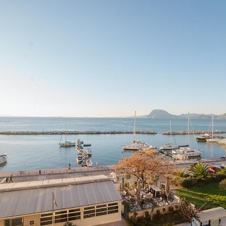 Sea Front Luxury Apartment Patras Exteriör bild